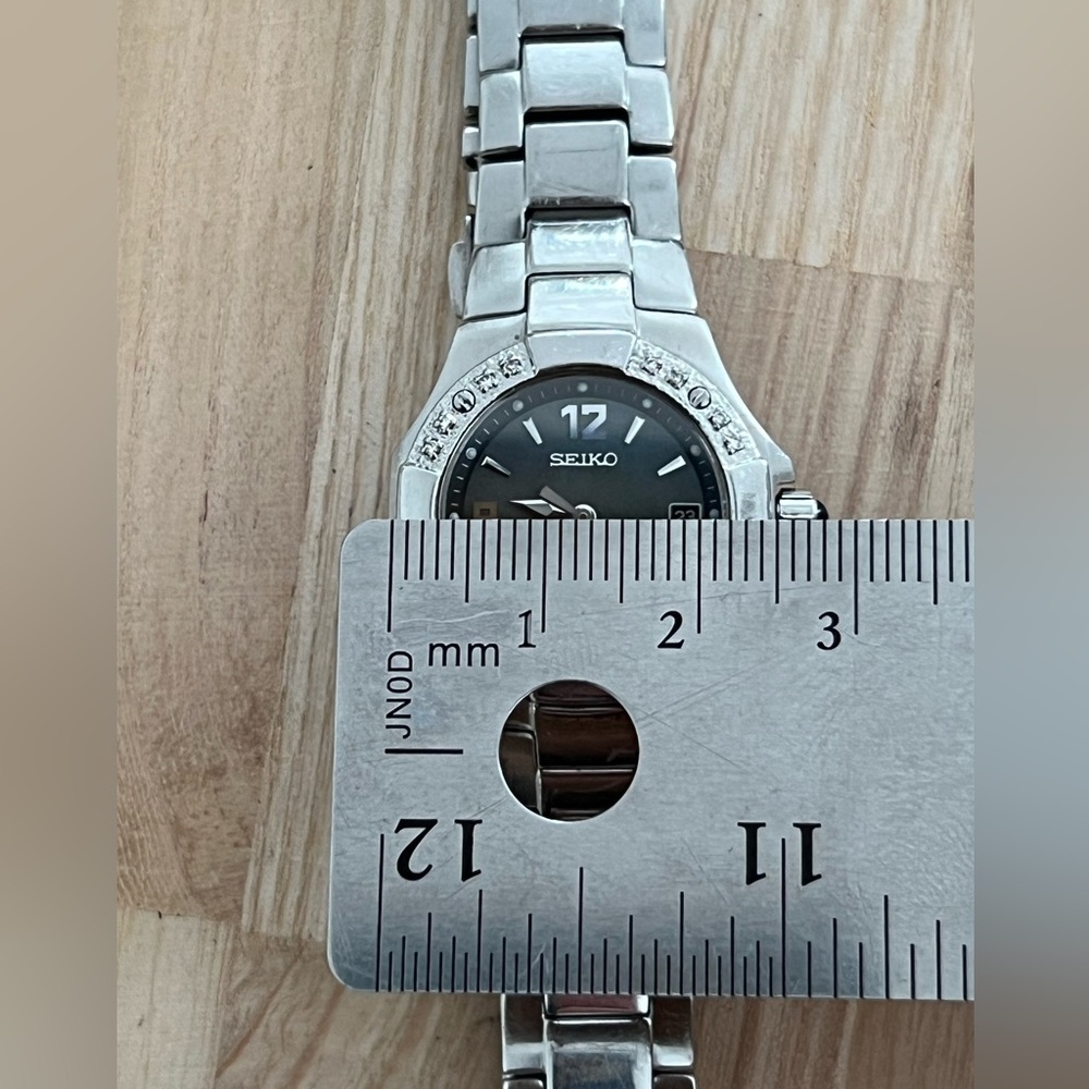 Seiko Coutura Ladies Watch RARE Diamonds Black Pearl Dial Stainless Bracelet - Picture 16 of 17